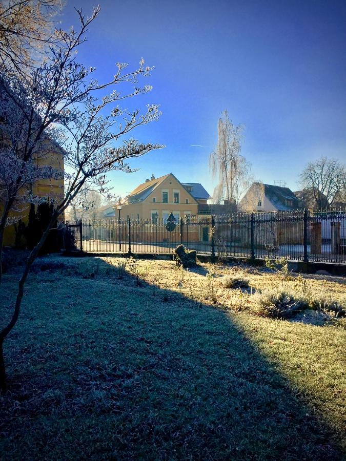 "Ferienwohnung Am Schloss" - Ferienwohnung Mit Blick Auf Das Barbyer Schloss, 5 Gehminuten Bis Zur Elbe Esterno foto